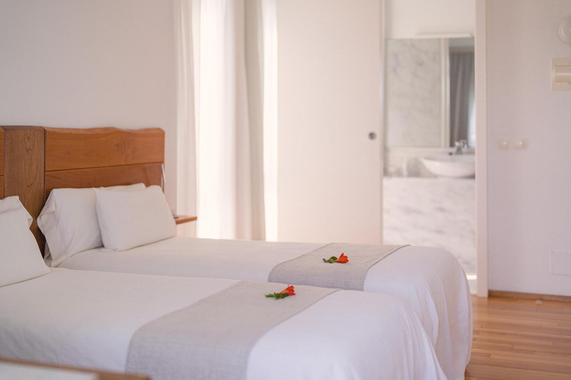 Hotel A Miranda Feas Bagian luar foto